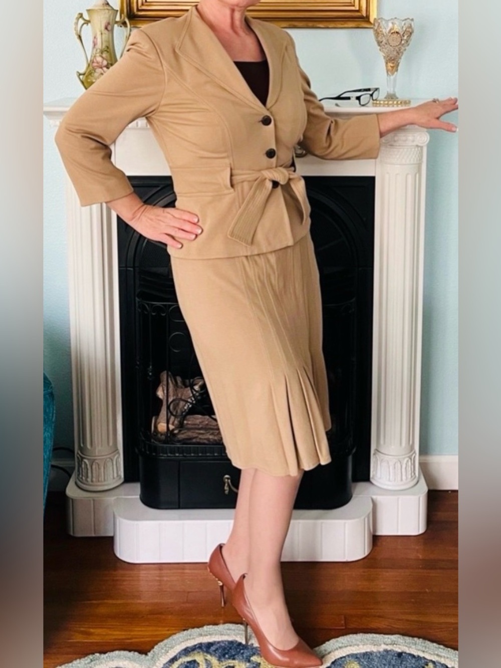 Kay Unger Tan Suit in very good condition. Classic style for many occasions.